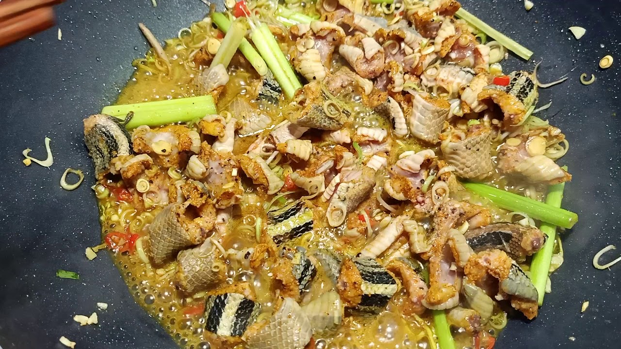 Rắn xào xả ớt