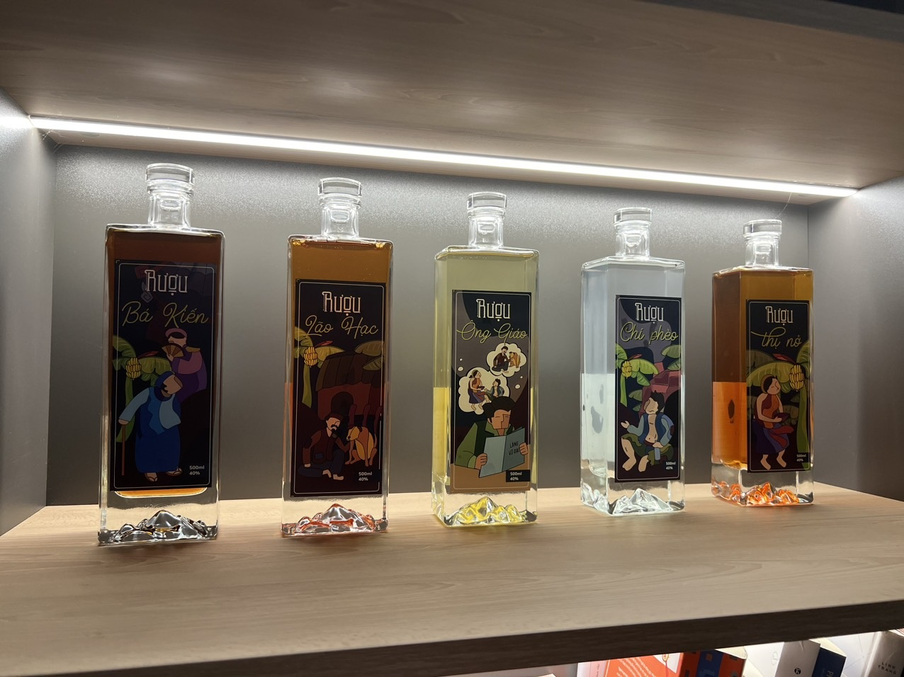 Giới thiệu bộ 5 chai rượu làng Vũ Đại