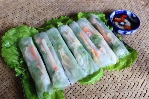 Cá hấp bia cuốn bánh đa nem