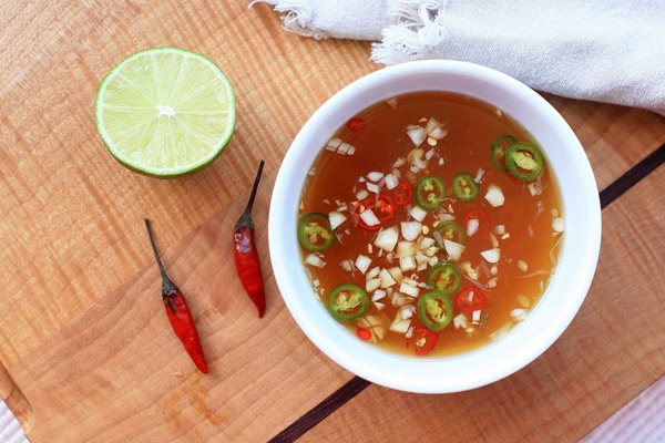 Học cách pha nước chấm nem tai lợn đậm đà, chuẩn vị